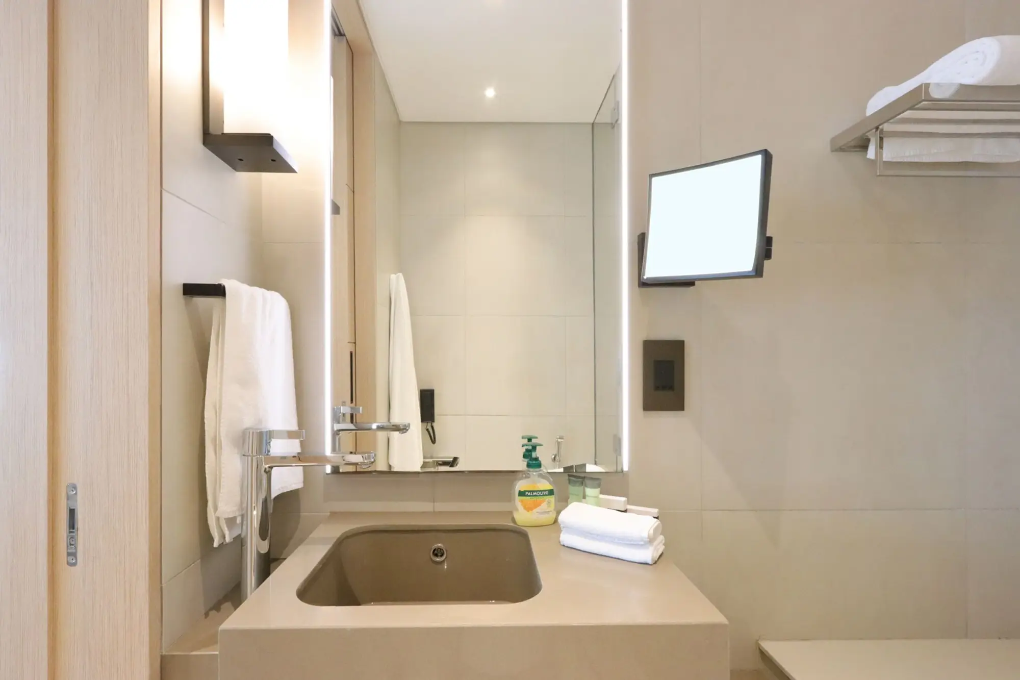 1BHK with Marina Views and Beach Access, Dubai