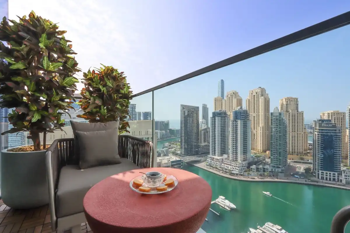 1BR Gem with Stunning Marina Views, Close to Metro, Dubai