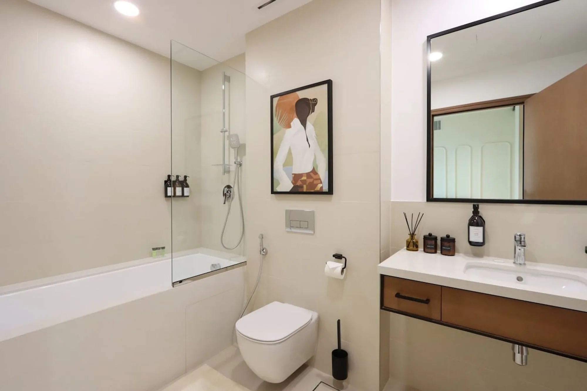 1BR Gem with Stunning Marina Views, Close to Metro, Dubai