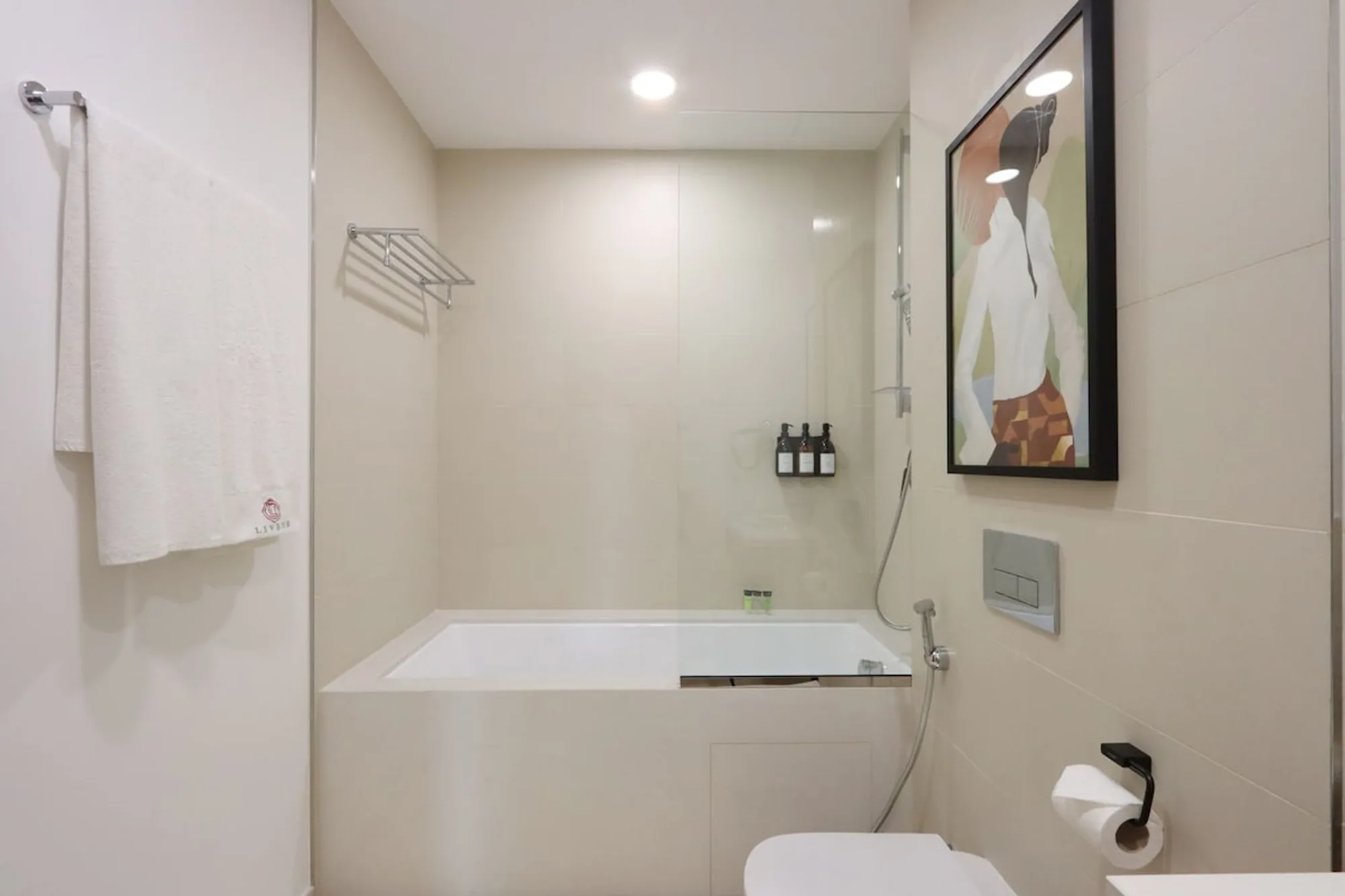 1BR Gem with Stunning Marina Views, Close to Metro, Dubai