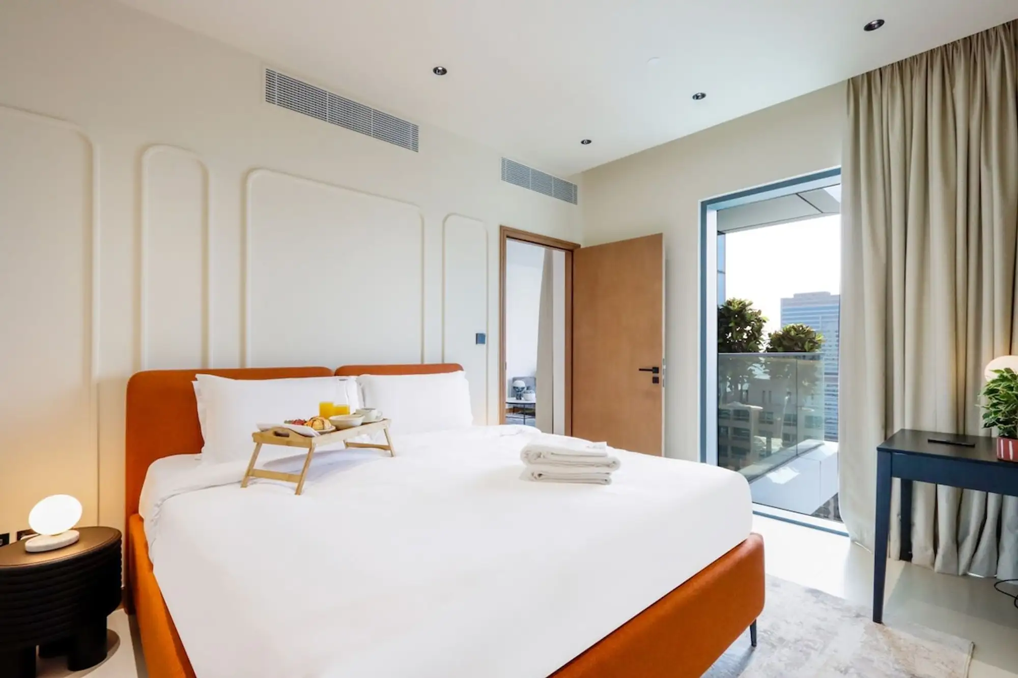 1BR Gem with Stunning Marina Views, Close to Metro, Dubai