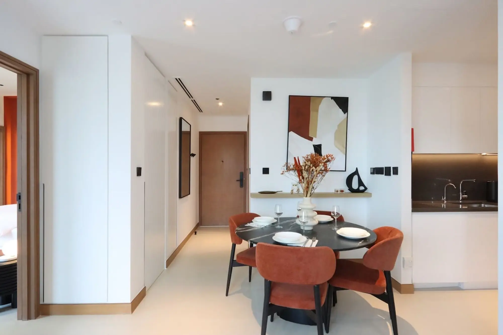 1BR Gem with Stunning Marina Views, Close to Metro, Dubai