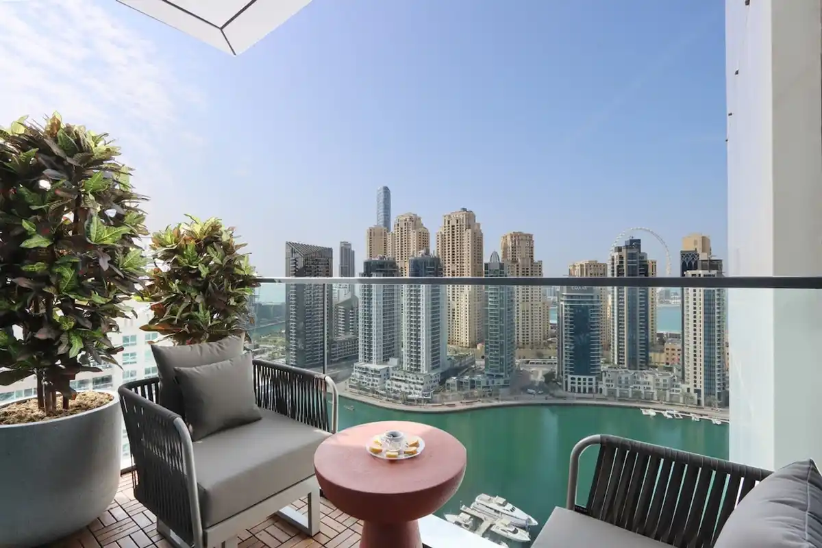 1BR Gem with Stunning Marina Views, Close to Metro, Dubai