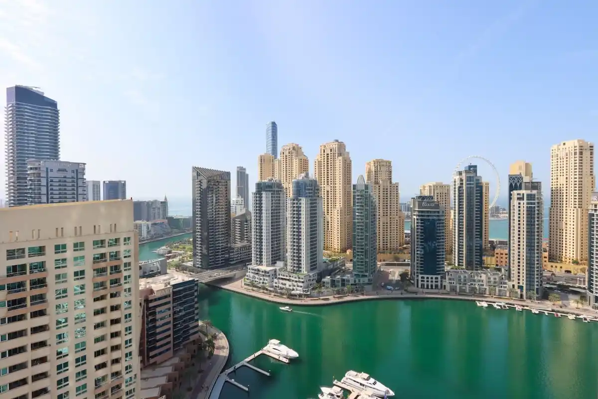 1BR Gem with Stunning Marina Views, Close to Metro, Dubai