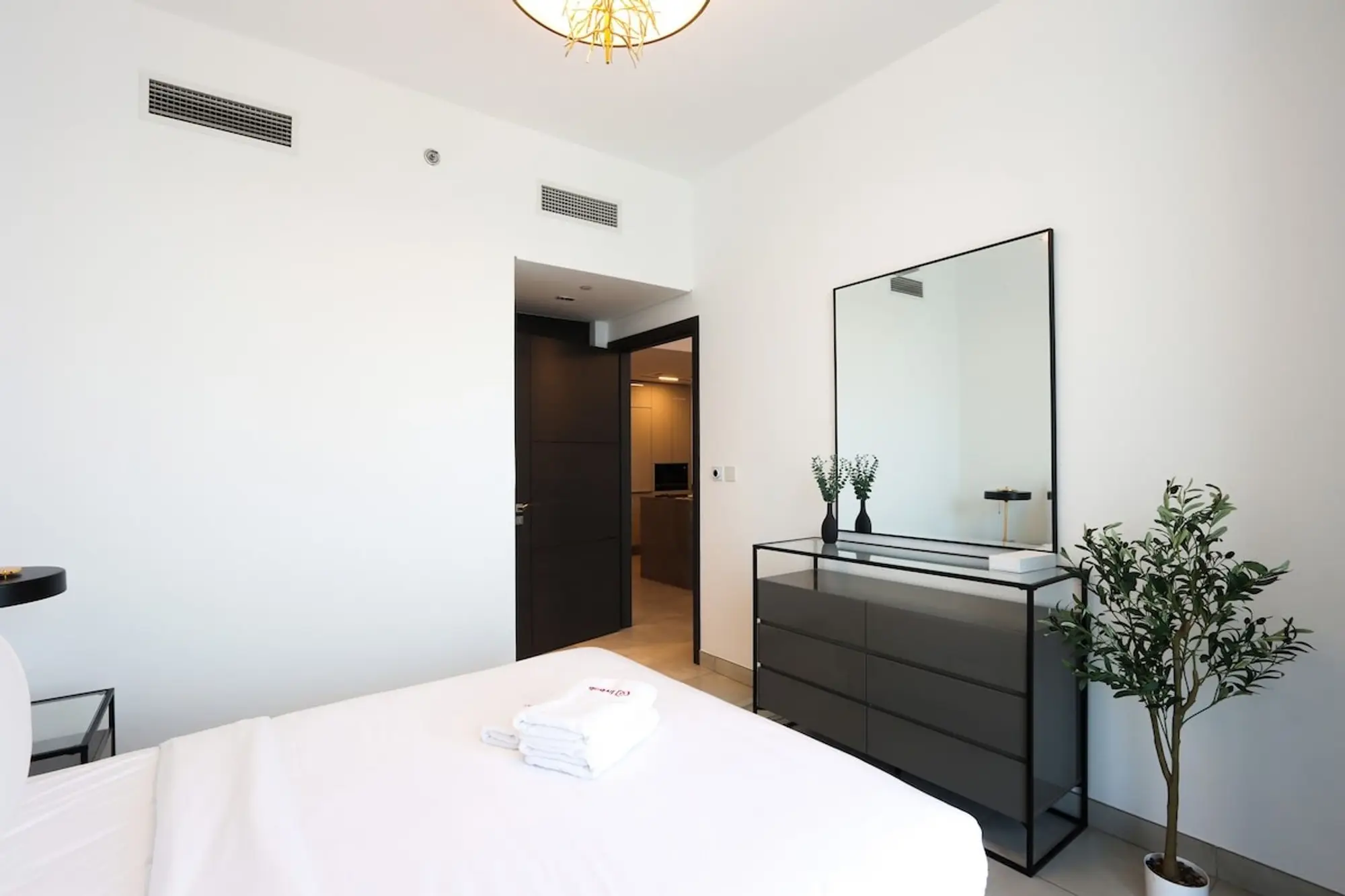 1BR Paragon Tower, Dubai