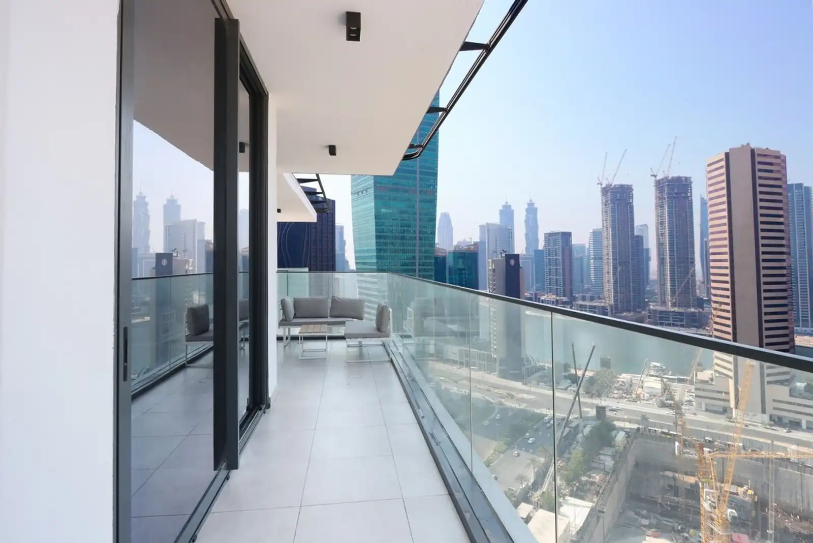 1BR Paragon Tower, Dubai