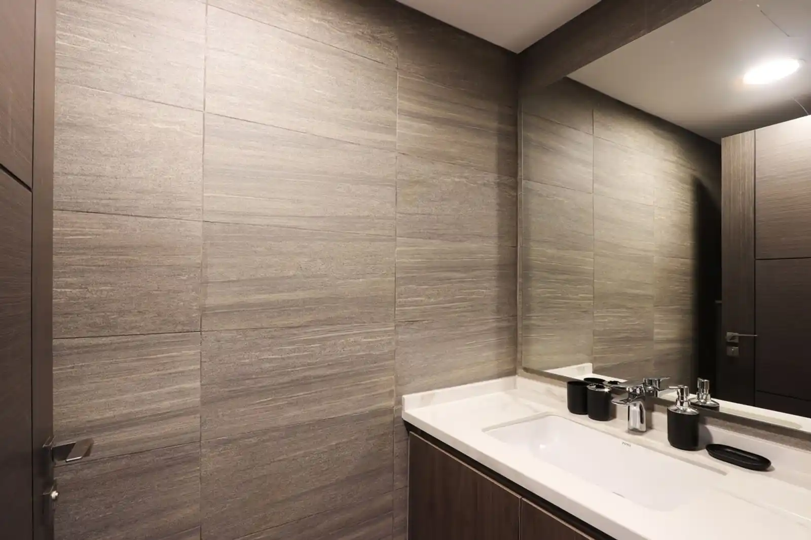 1BR Paragon Tower, Dubai