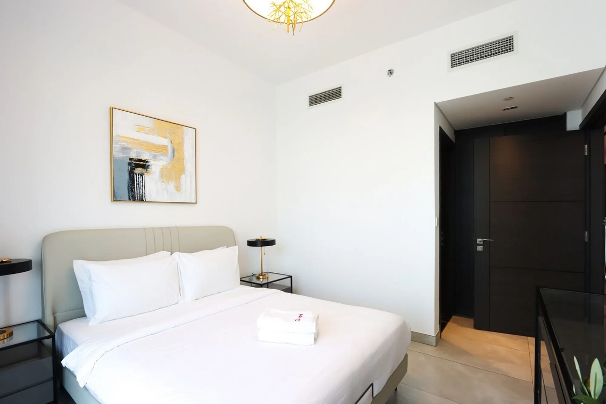 1BR Paragon Tower, Dubai