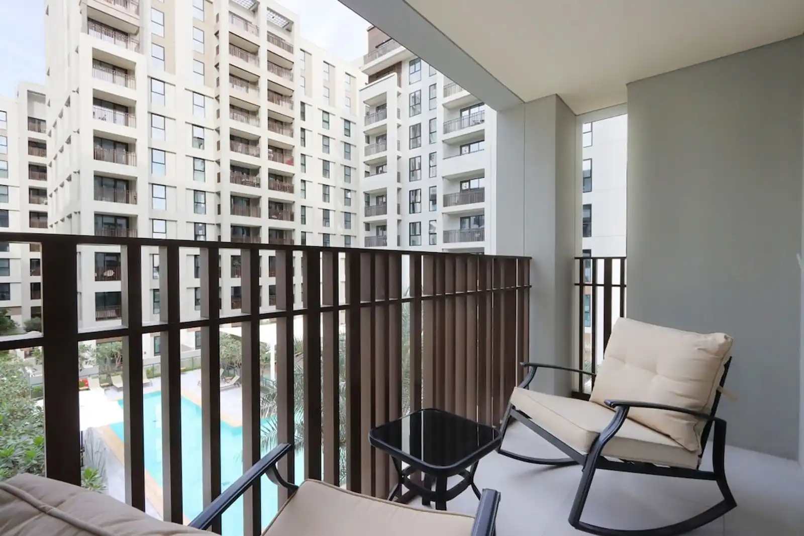 1BR Retreat, Free Access to Creek Lagoon, Dubai