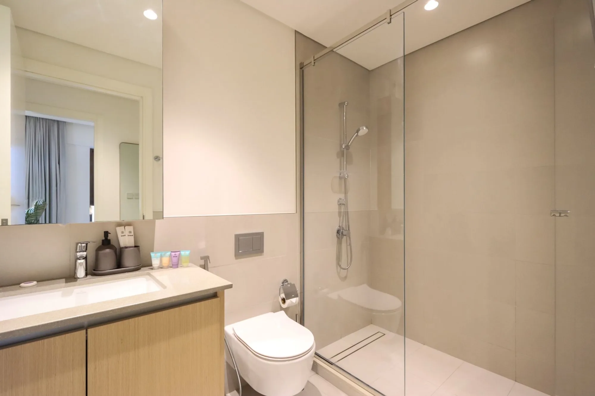 1BR Retreat, Free Access to Creek Lagoon, Dubai