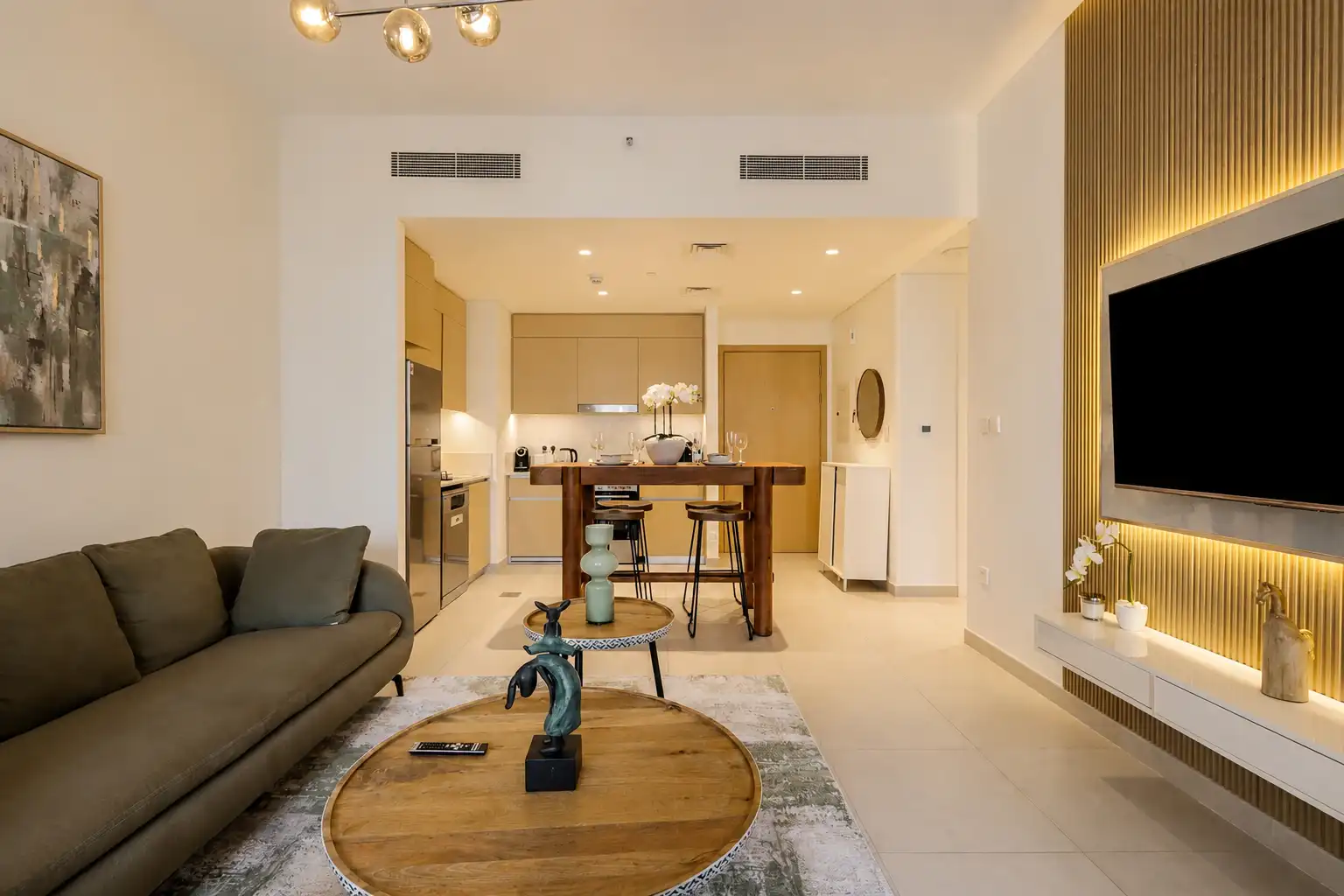 1BR Retreat, Free Access to Creek Lagoon, Dubai