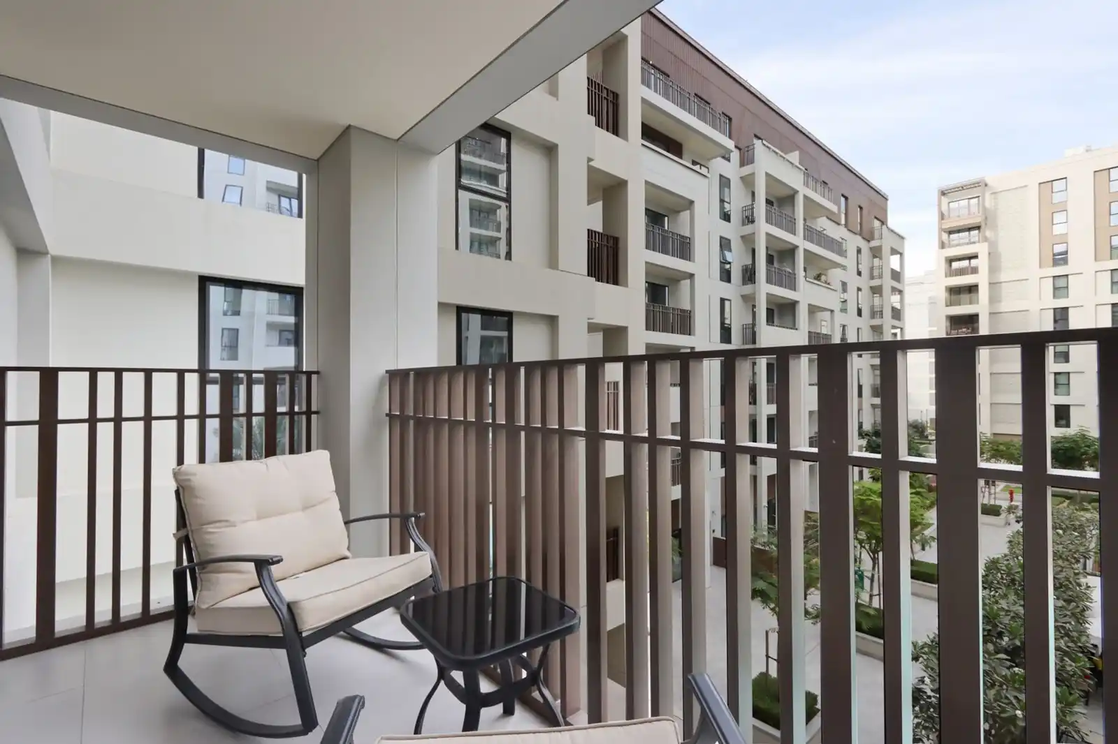 1BR Retreat, Free Access to Creek Lagoon, Dubai