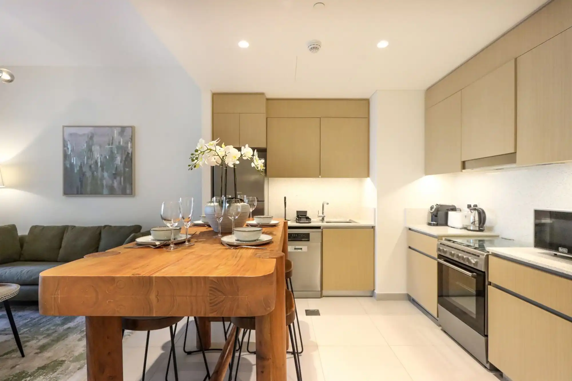 1BR Retreat, Free Access to Creek Lagoon, Dubai