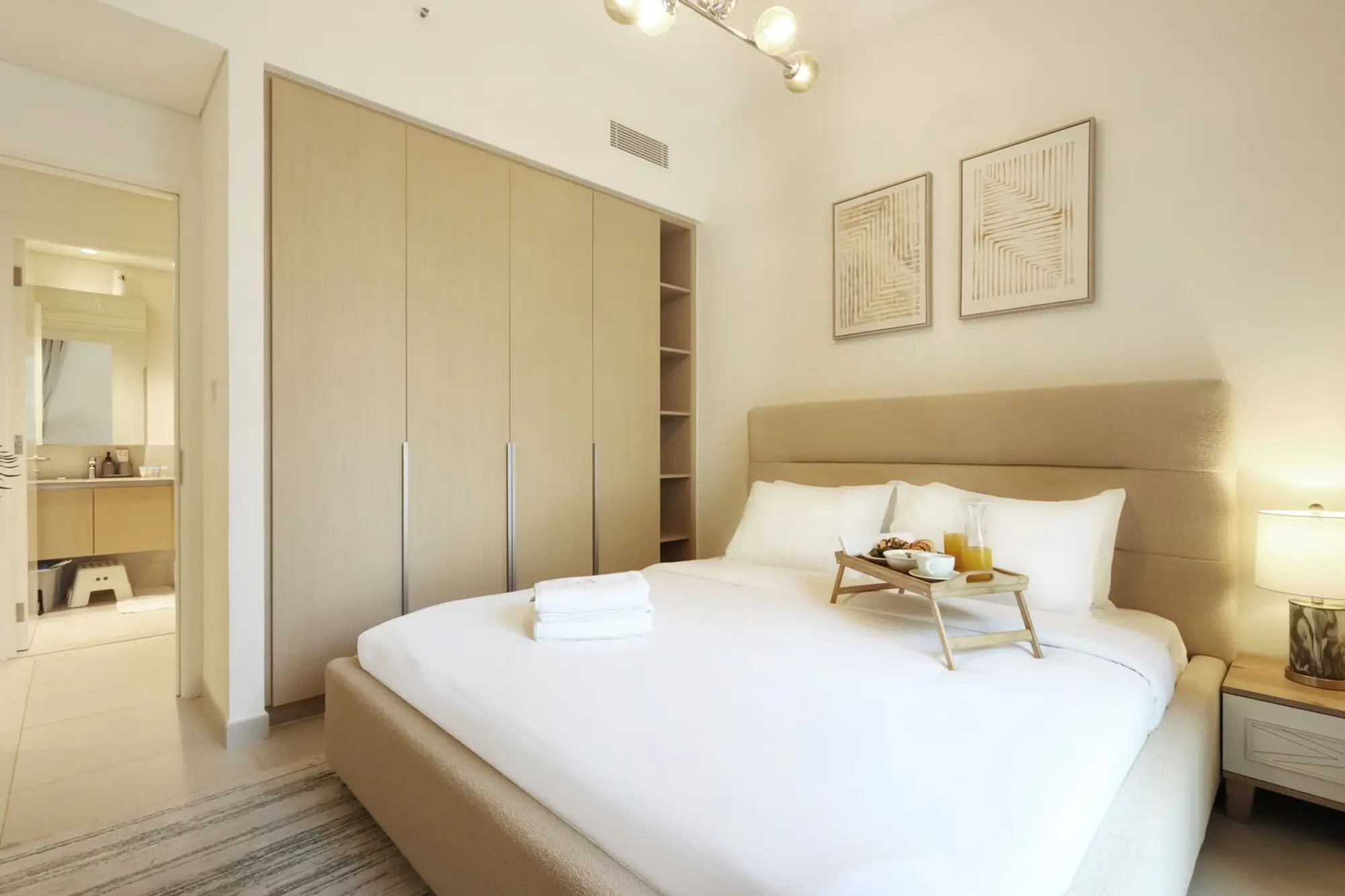 1BR Retreat, Free Access to Creek Lagoon, Dubai