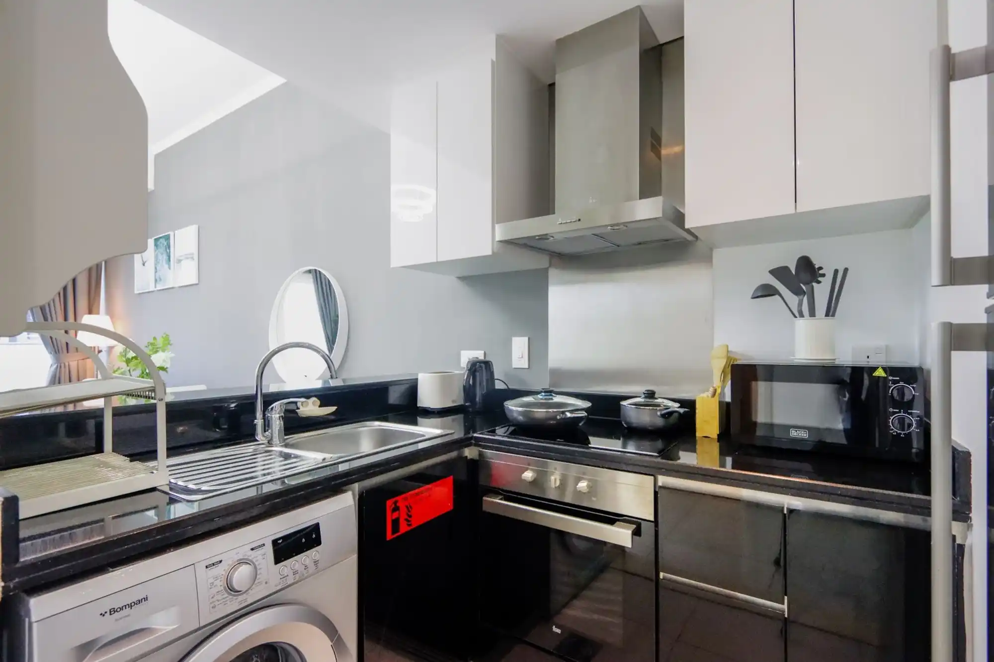 1BR with Balcony, Steps from JBR & Marina Walk, Dubai