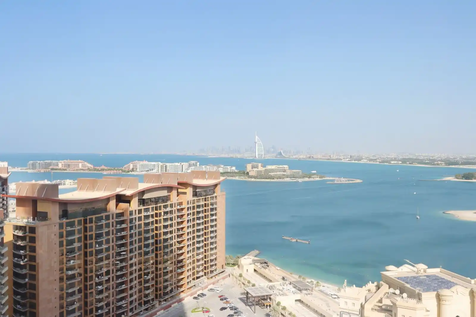 1BR with Sea View in Palm Tower, Dubai