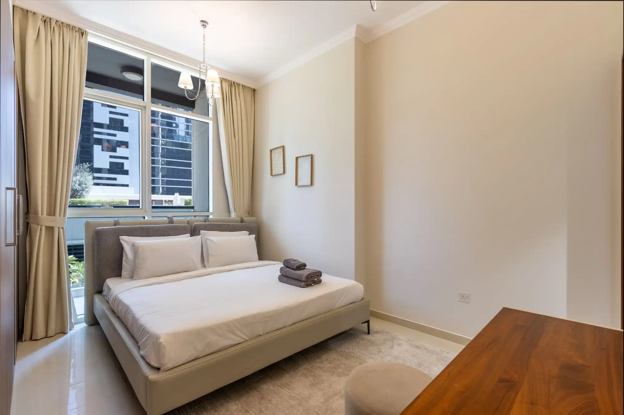 2B & Maid in Dunya 5 Min Walk to Dubai Mall, Dubai
