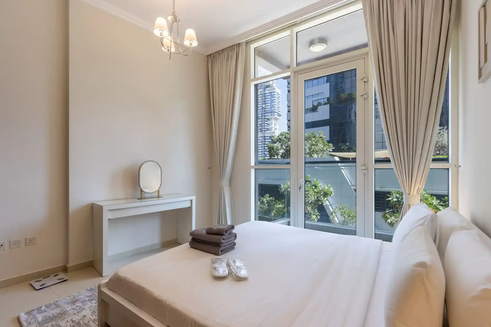 2B & Maid in Dunya 5 Min Walk to Dubai Mall, Dubai