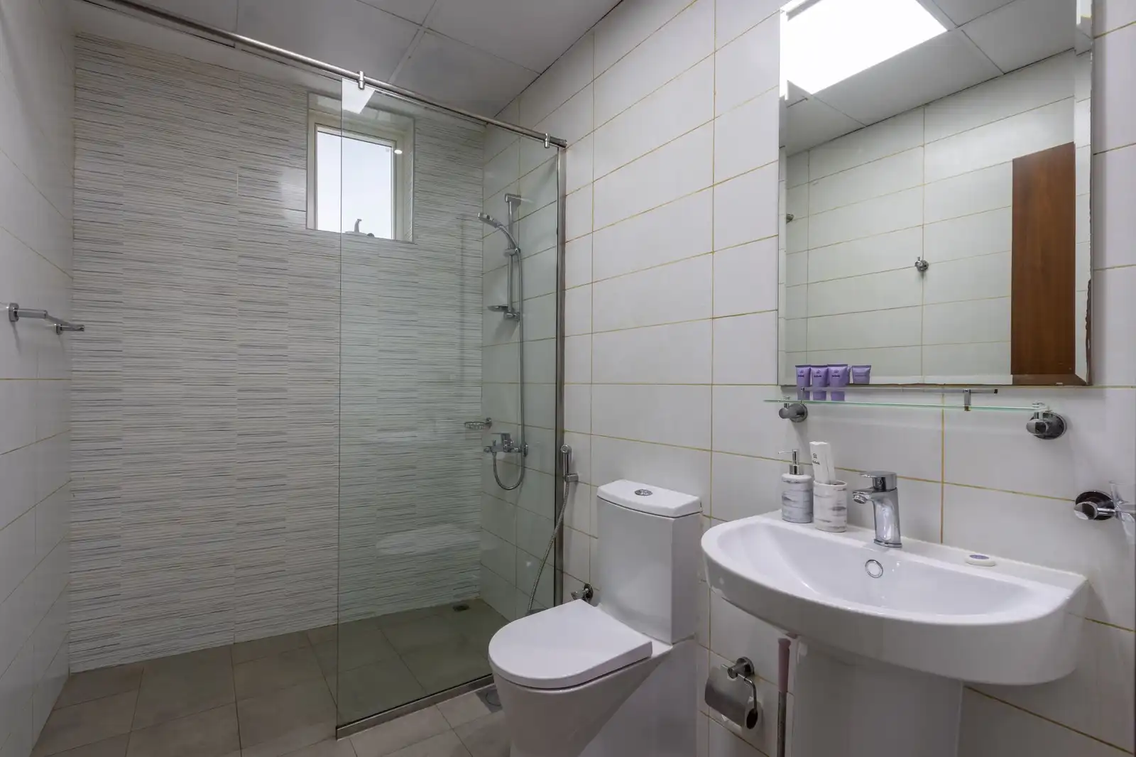 2B & Maid in Dunya 5 Min Walk to Dubai Mall, Dubai