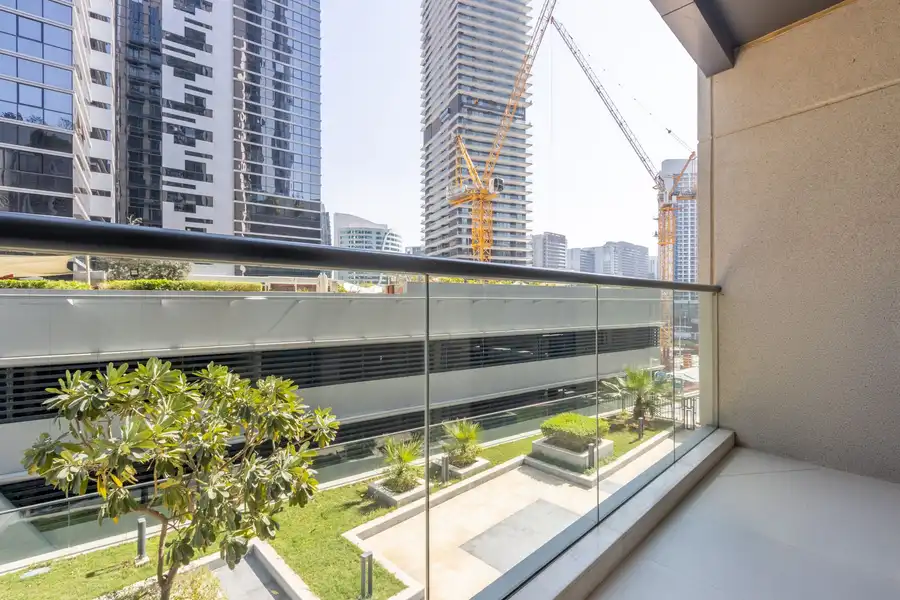 2B & Maid in Dunya 5 Min Walk to Dubai Mall, Dubai