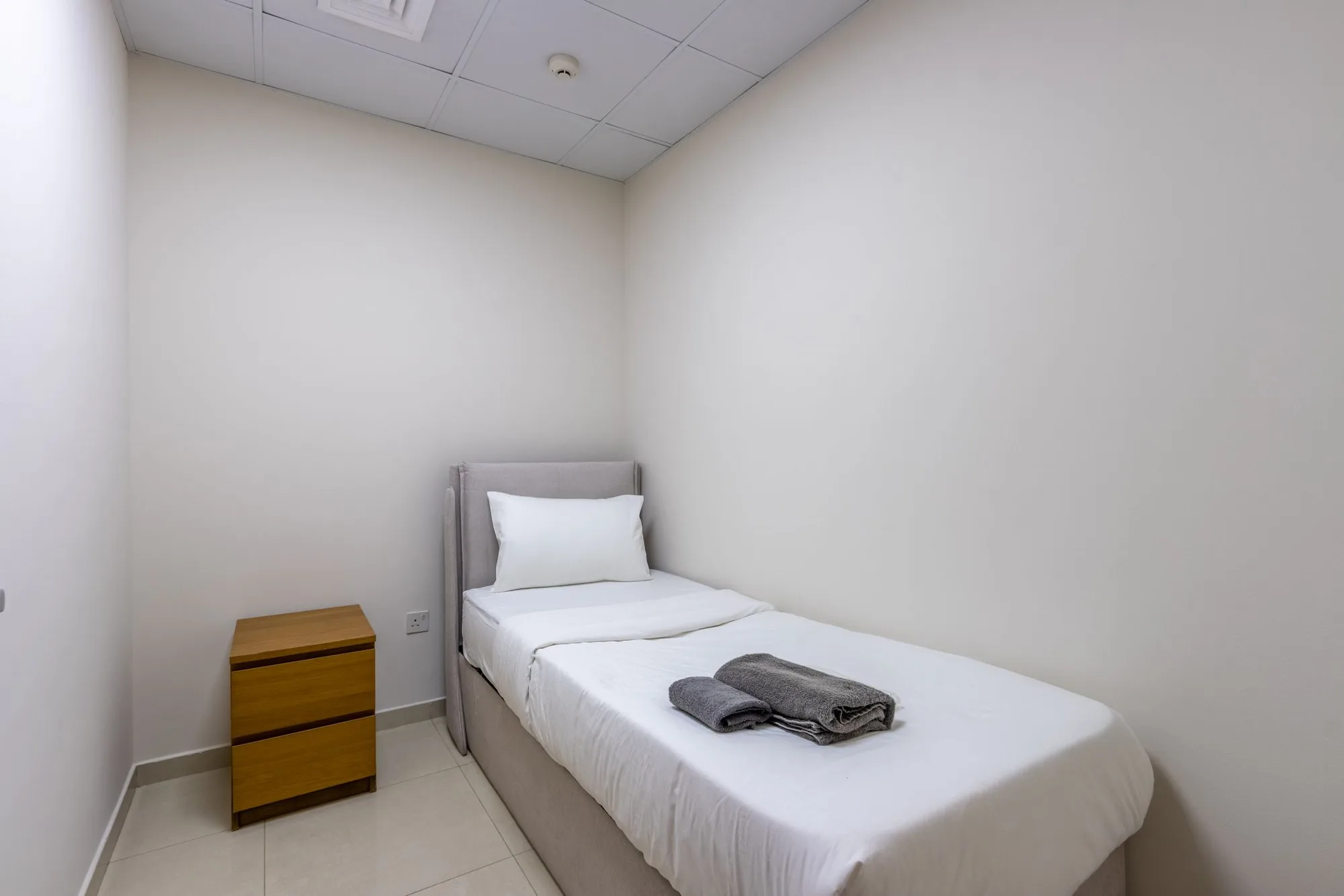 2B & Maid in Dunya 5 Min Walk to Dubai Mall, Dubai