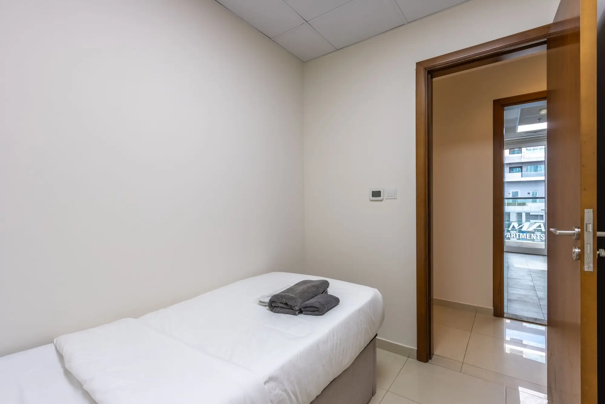 2B & Maid in Dunya 5 Min Walk to Dubai Mall, Dubai