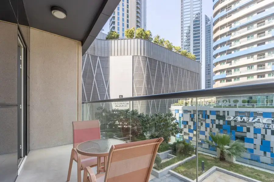 2B & Maid in Dunya 5 Min Walk to Dubai Mall, Dubai