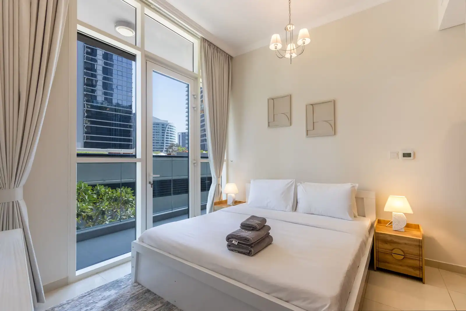 2B & Maid in Dunya 5 Min Walk to Dubai Mall, Dubai