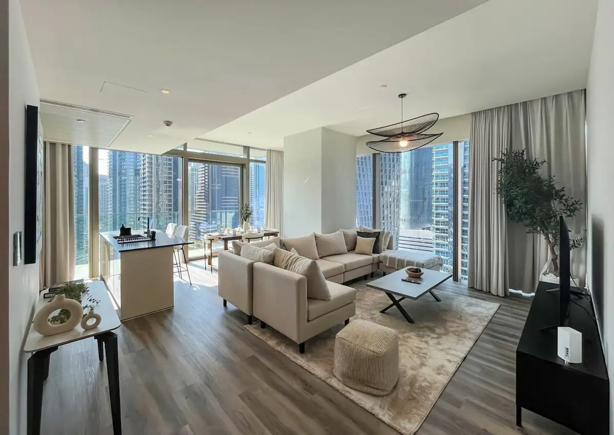 2BR Apartment with Breathtaking Marina View, Dubai