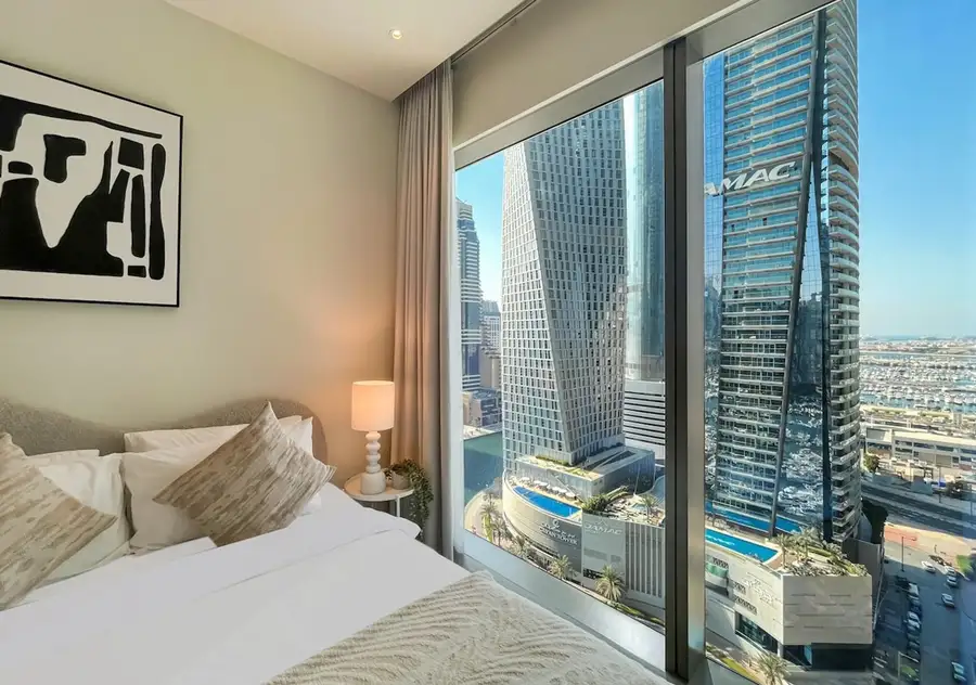 2BR Apartment with Breathtaking Marina View, Dubai