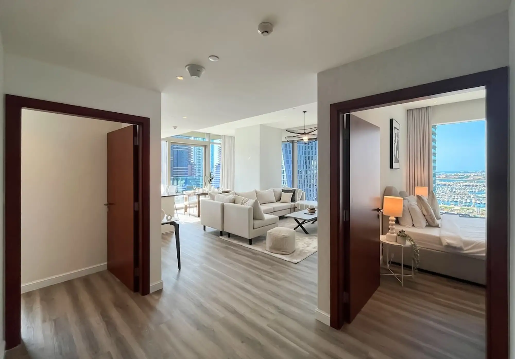 2BR Apartment with Breathtaking Marina View, Dubai