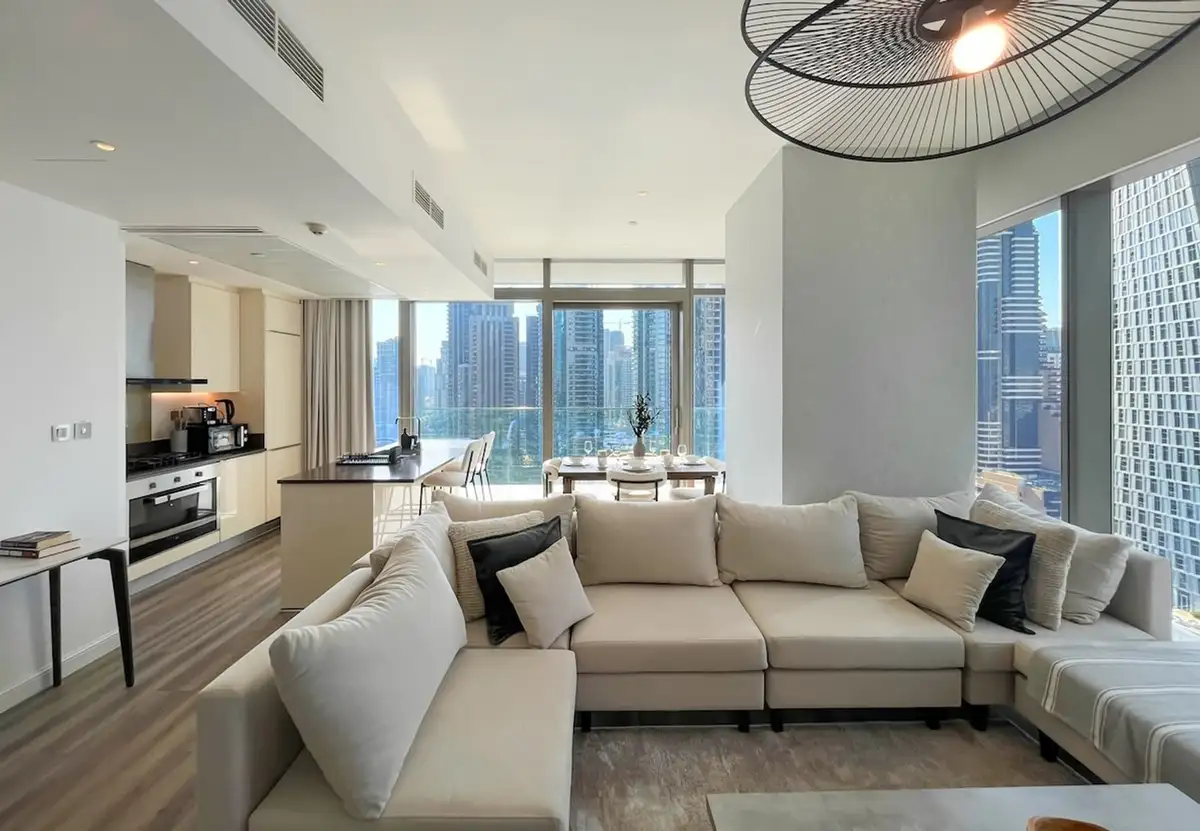 2BR Apartment with Breathtaking Marina View, Dubai