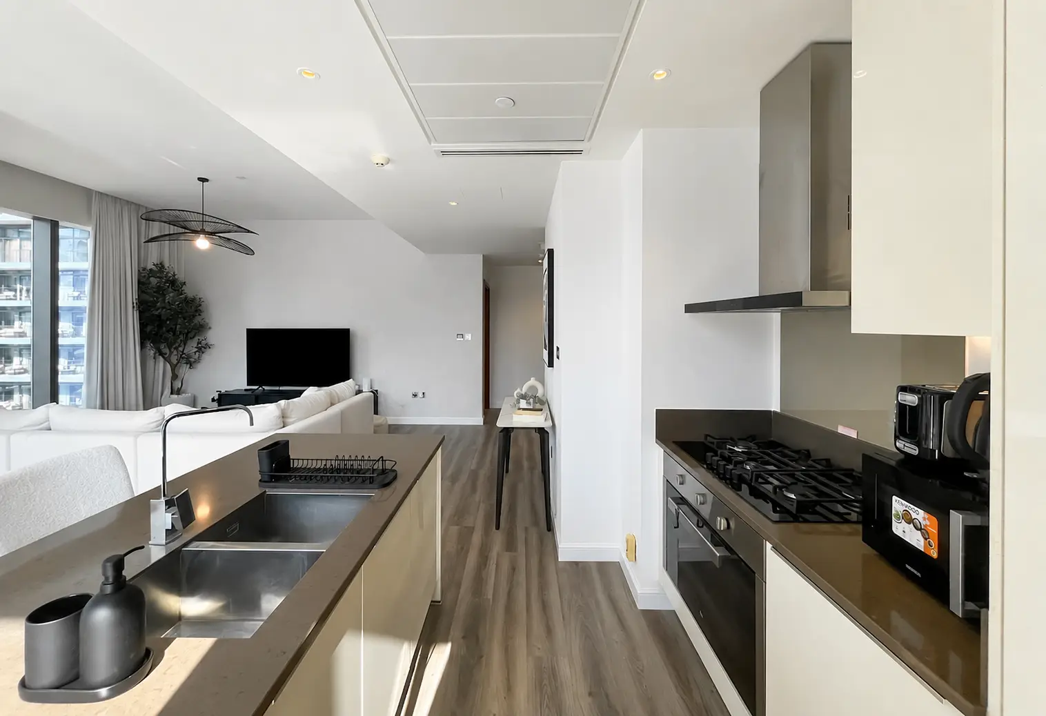 2BR Apartment with Breathtaking Marina View, Dubai