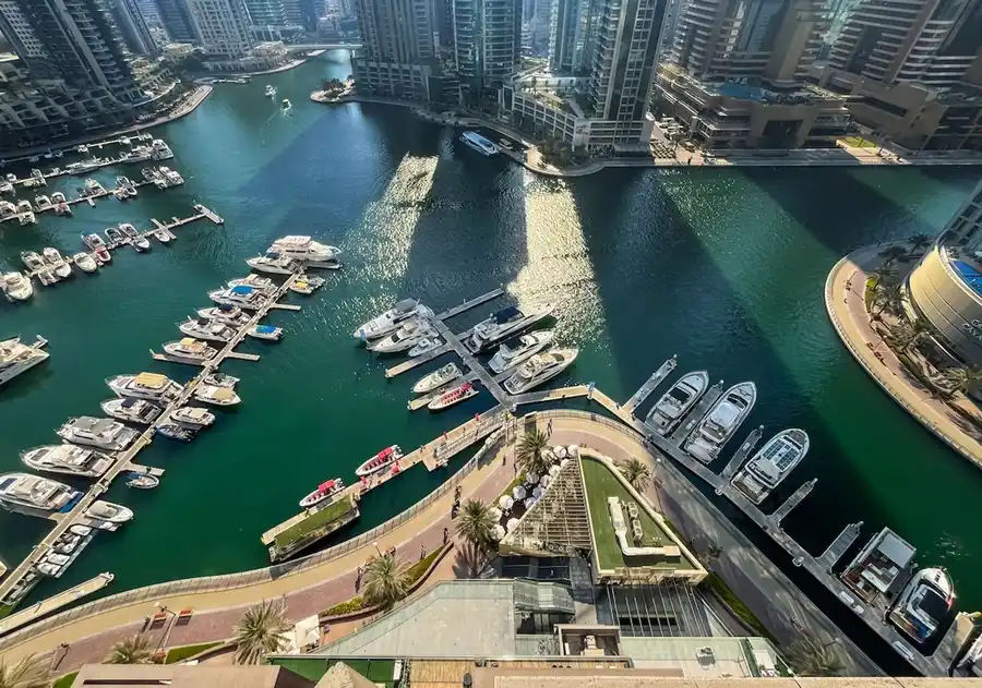 2BR Apartment with Breathtaking Marina View, Dubai