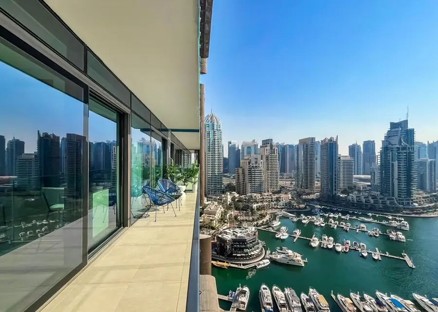 2BR Apartment with Breathtaking Marina View, Dubai