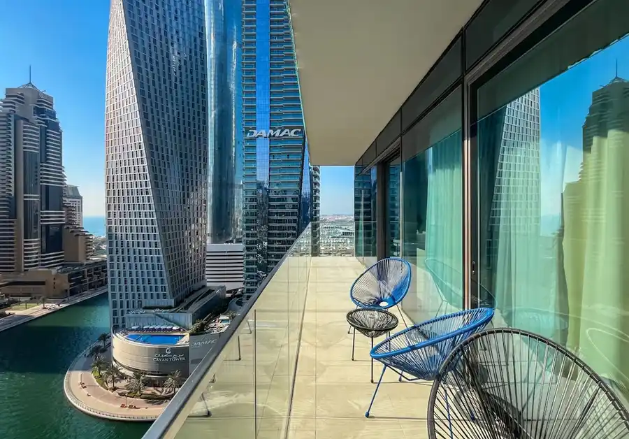2BR Apartment with Breathtaking Marina View, Dubai