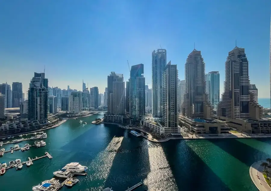 2BR Apartment with Breathtaking Marina View, Dubai