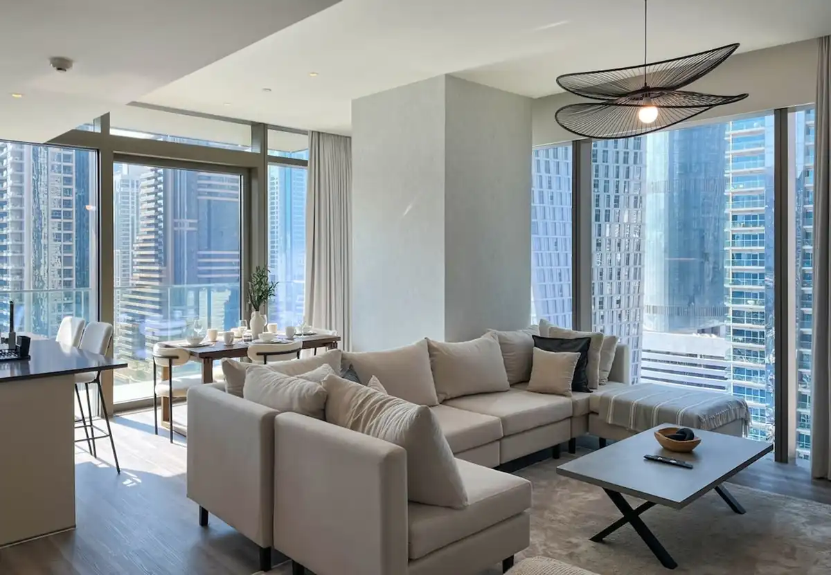 2BR Apartment with Breathtaking Marina View, Dubai
