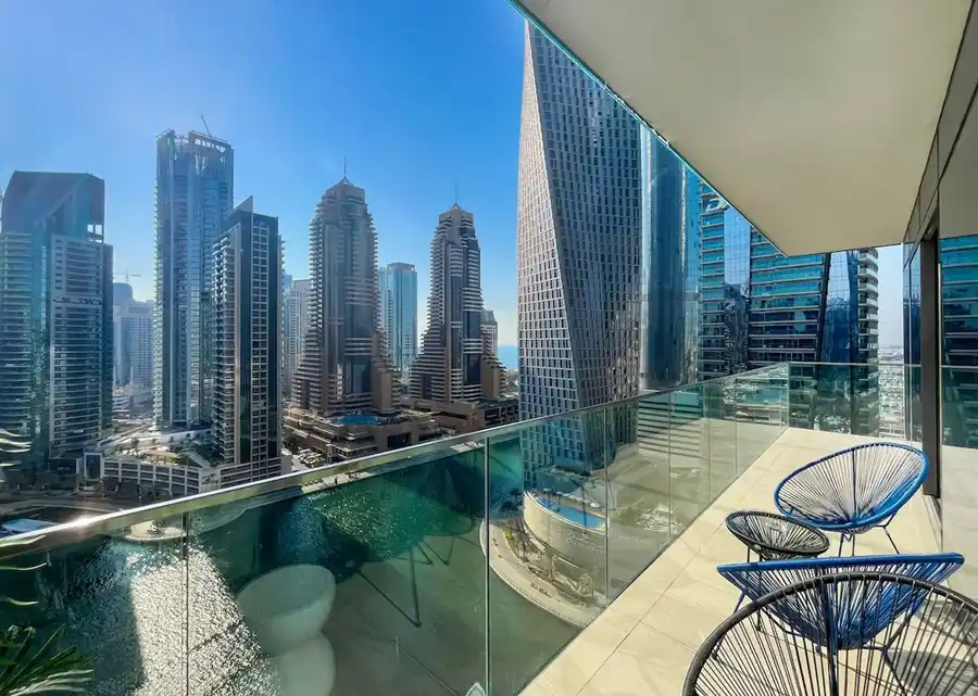 2BR Apartment with Breathtaking Marina View, Dubai