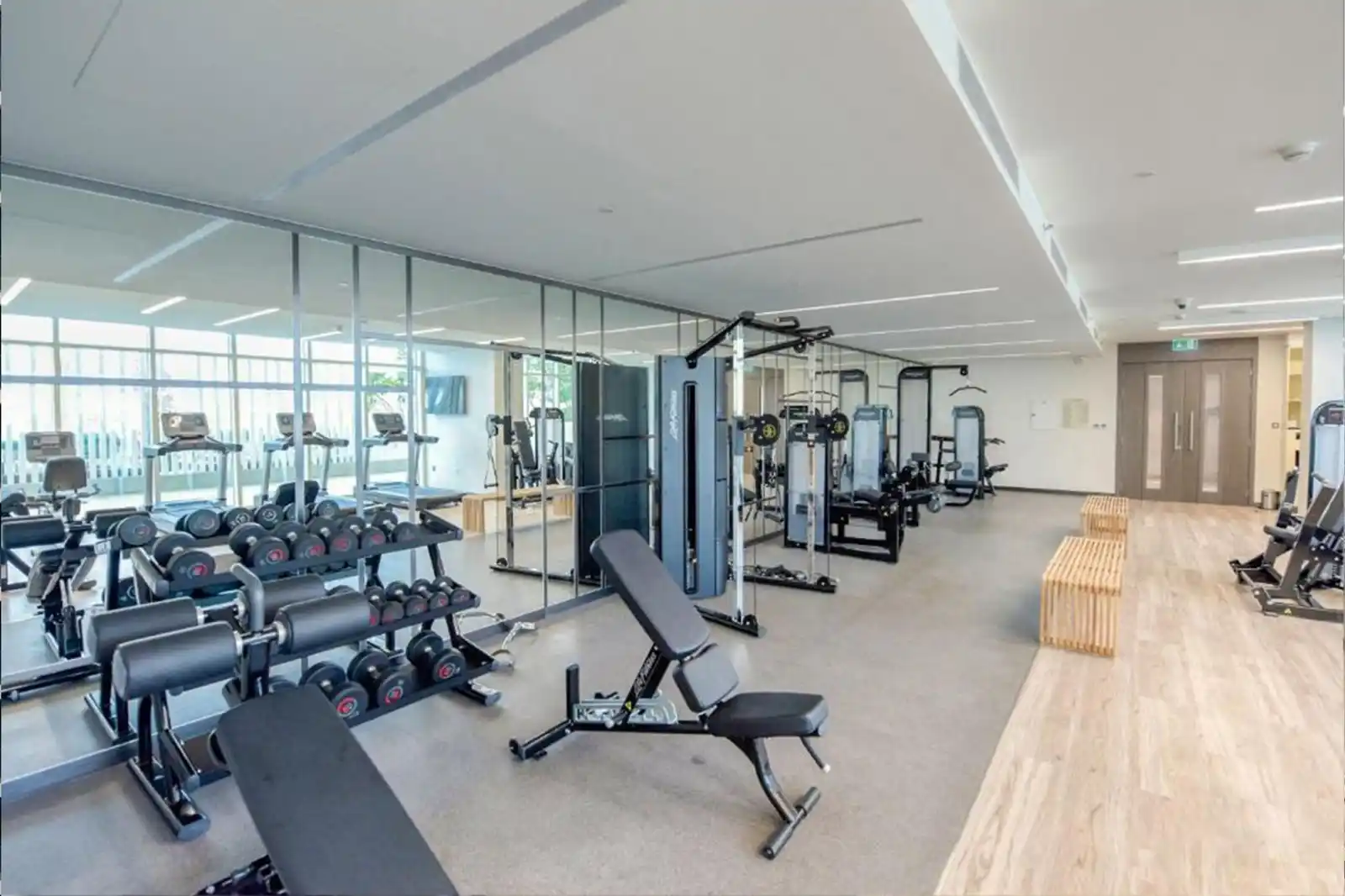 2BR Beachfront Living, Stunning Marina Views, Dubai