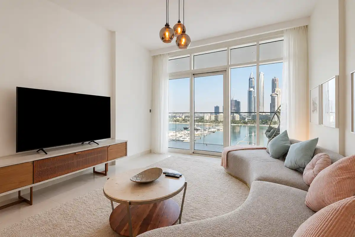 2BR Beachfront Living, Stunning Marina Views, Dubai