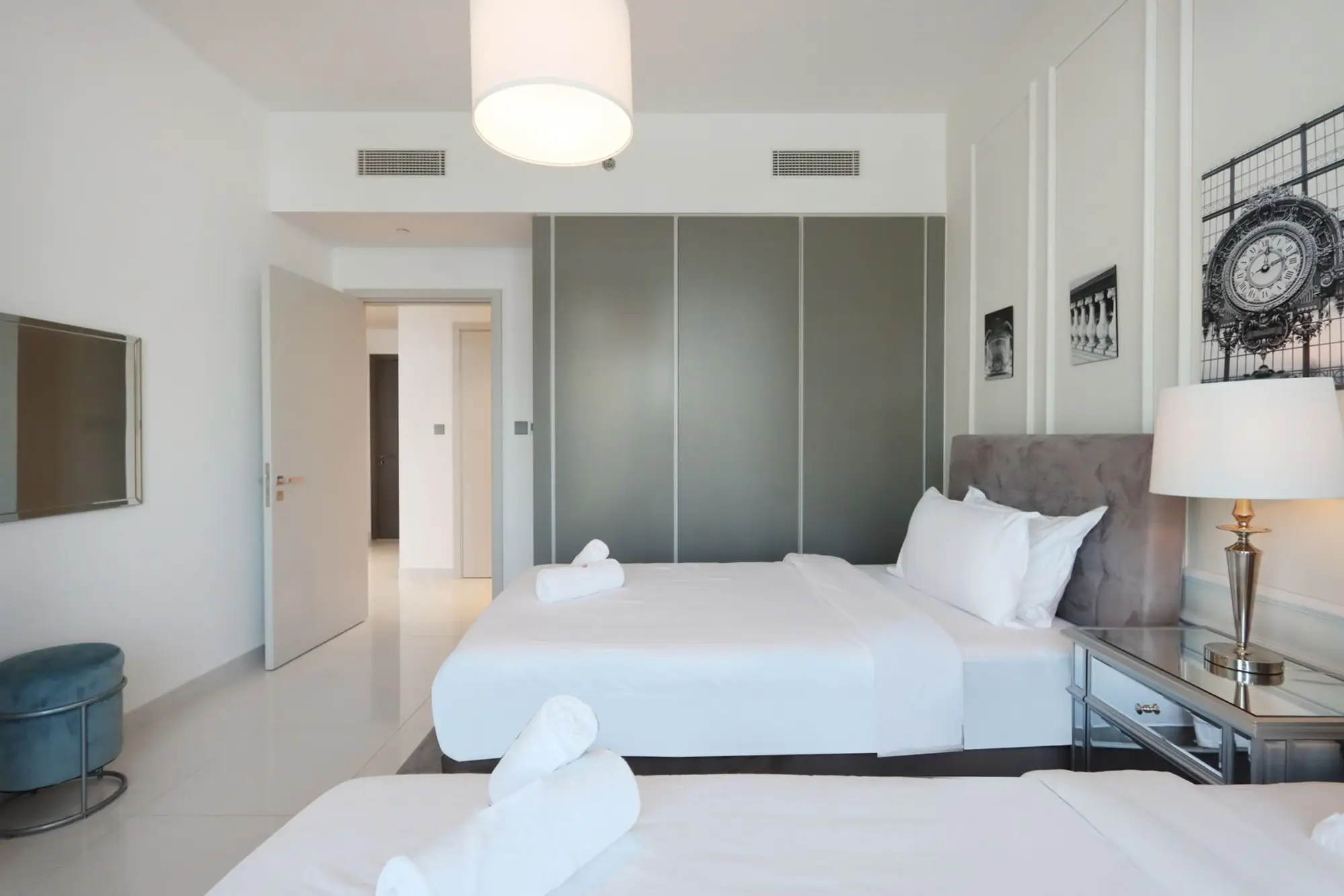 2BR Beachfront Living, Stunning Marina Views, Dubai