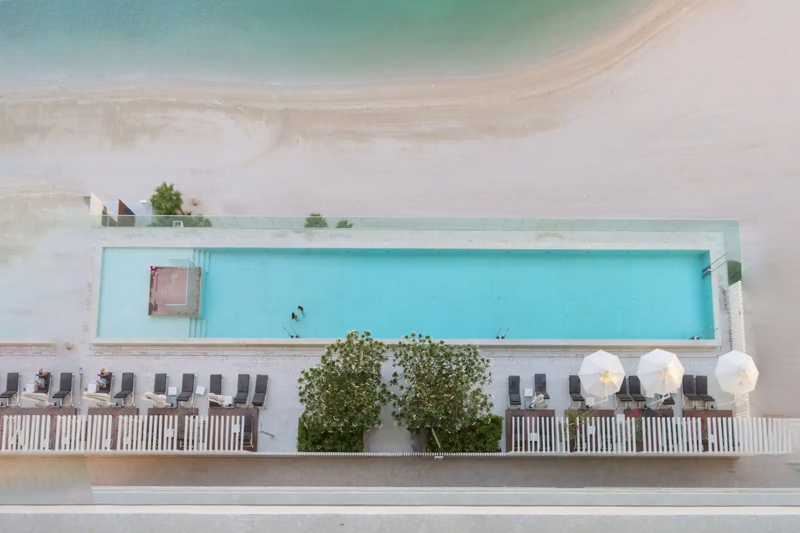 2BR Beachfront Living, Stunning Marina Views, Dubai