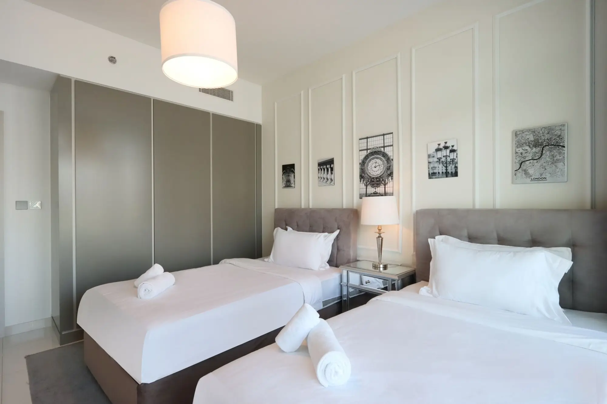 2BR Beachfront Living, Stunning Marina Views, Dubai