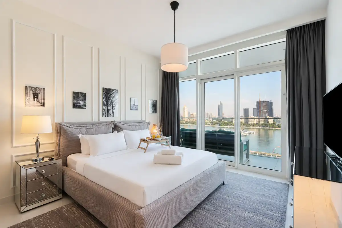 2BR Beachfront Living, Stunning Marina Views, Dubai
