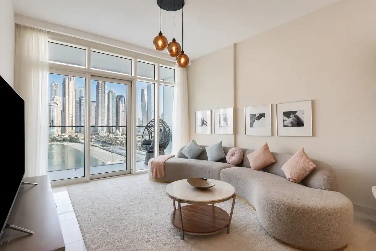 2BR Beachfront Living, Stunning Marina Views, Dubai