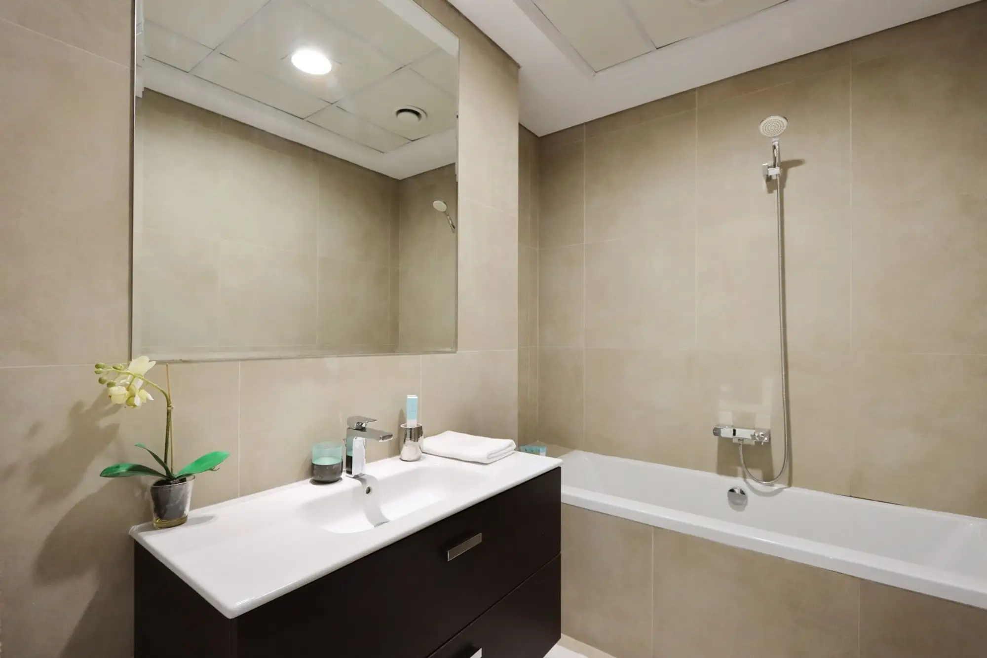 2BR City Central Suite in Marina Arcade, Dubai