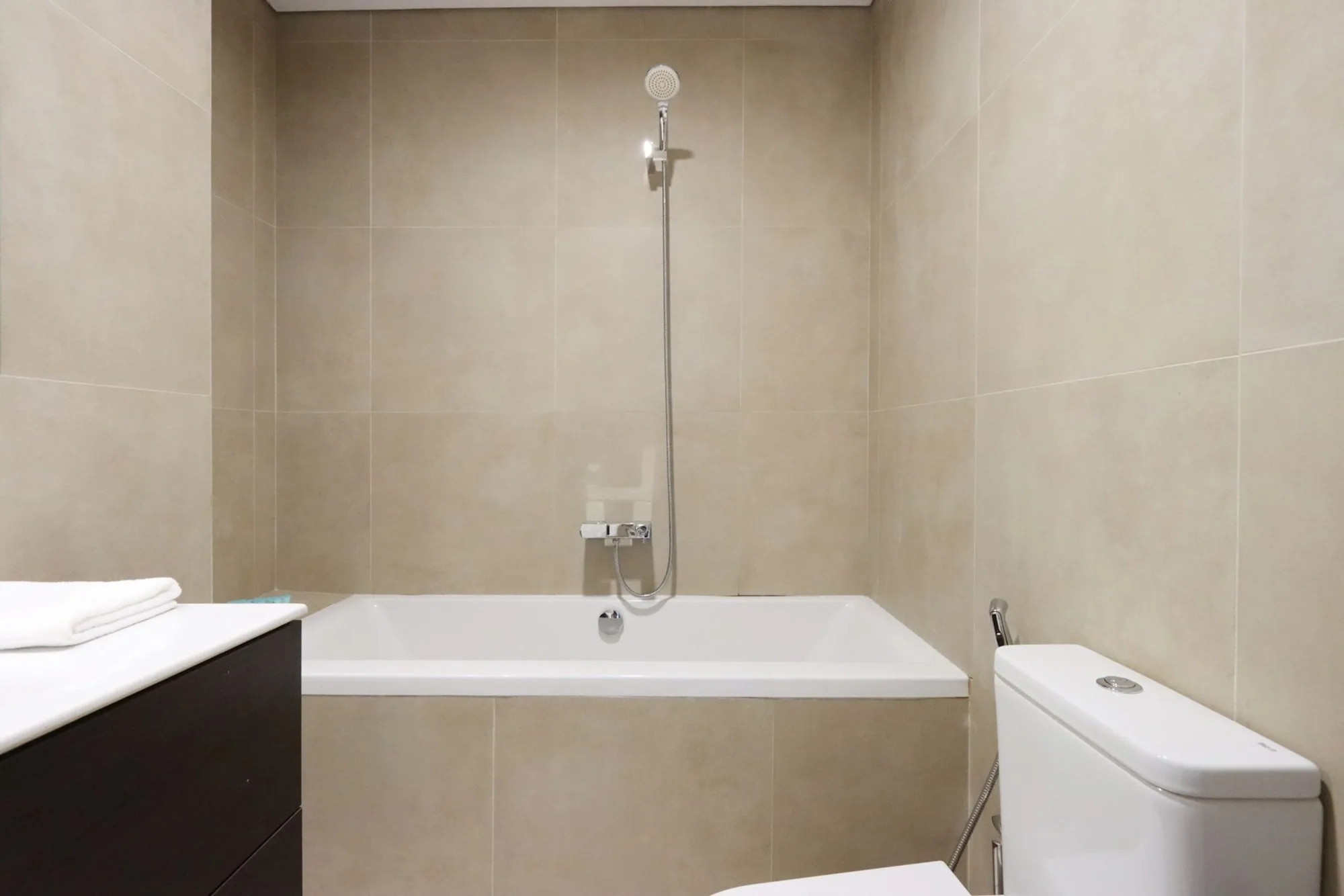 2BR City Central Suite in Marina Arcade, Dubai