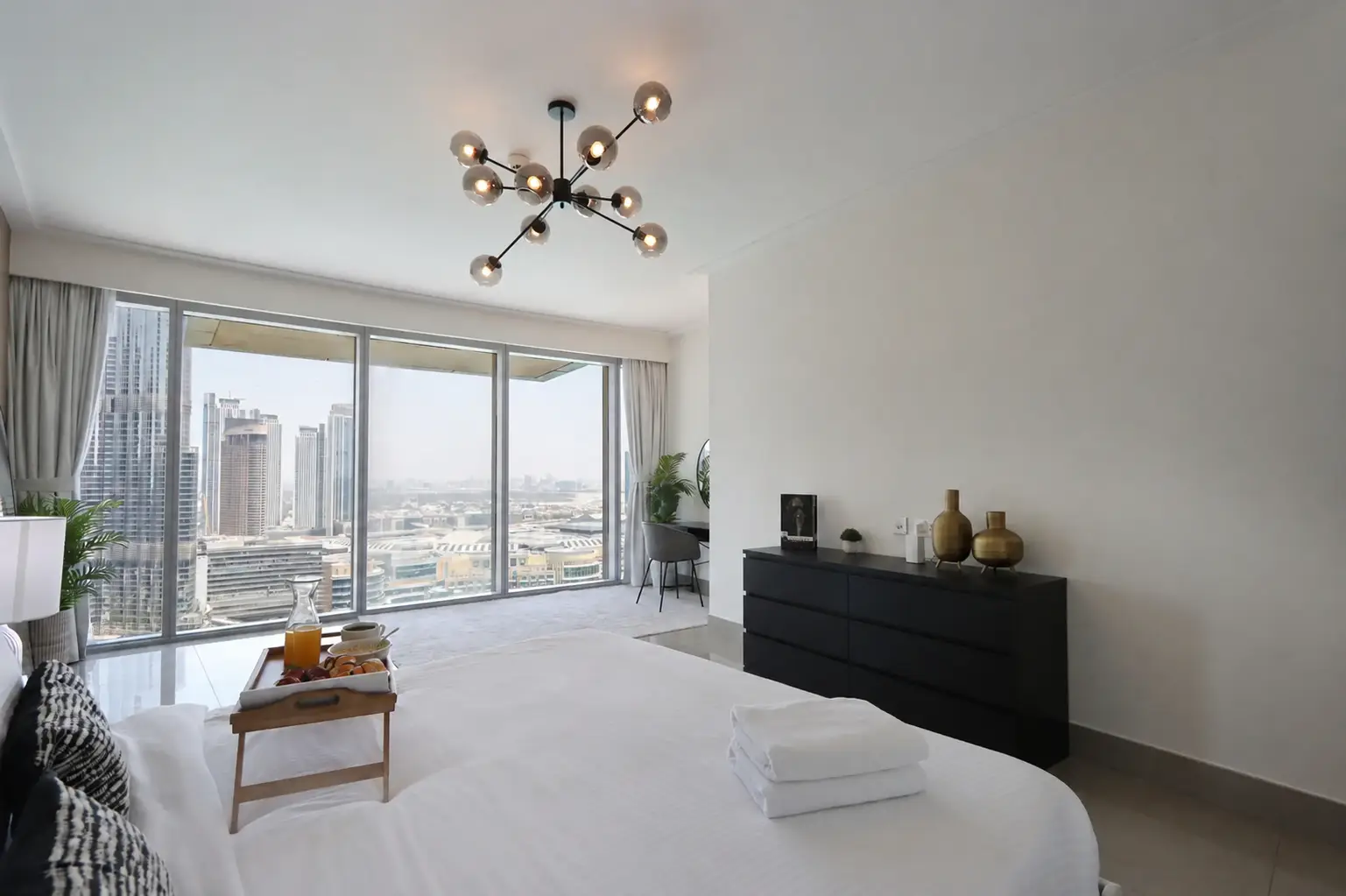 2BR with Iconic Burj and Dubai Fountain Views, Dubai