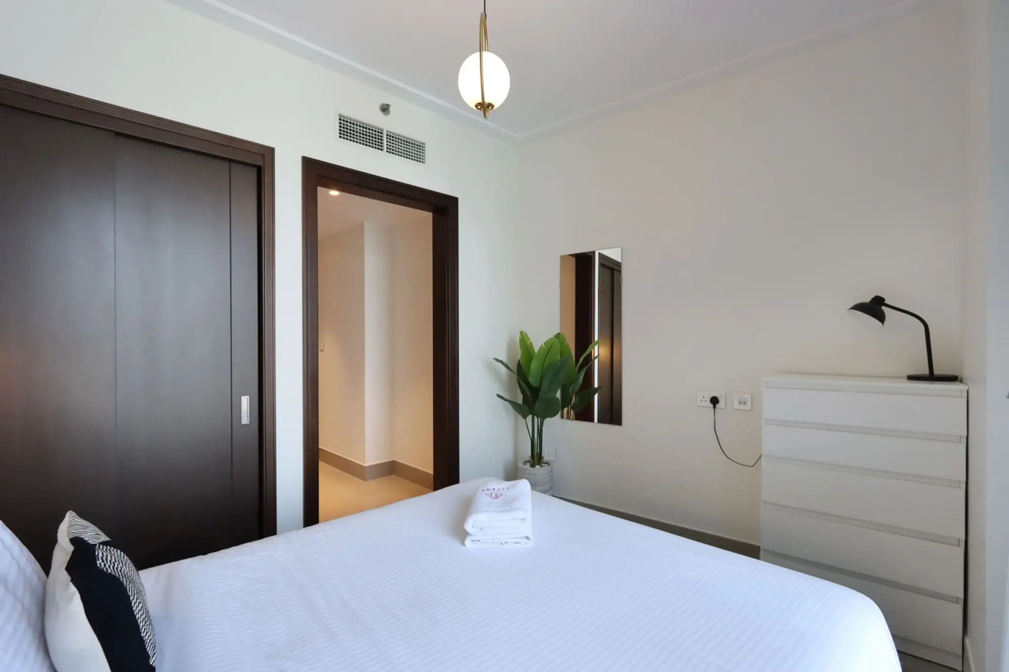 2BR with Iconic Burj and Dubai Fountain Views, Dubai